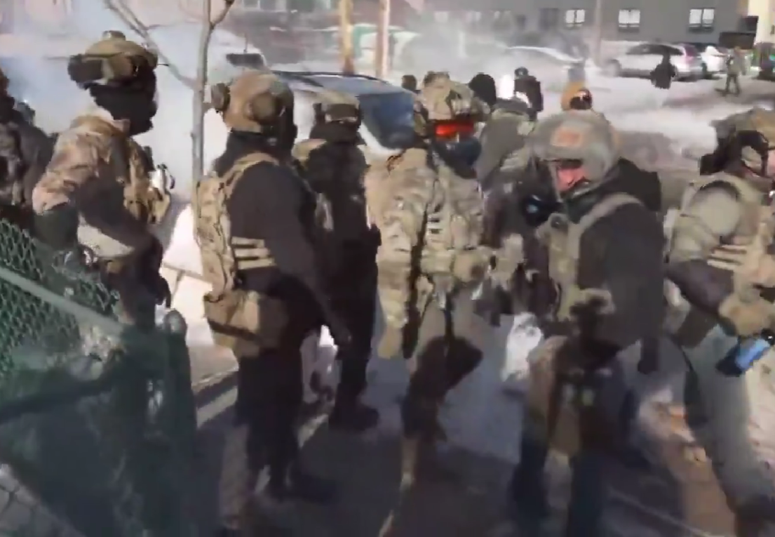 Agentes do ICE após incidente