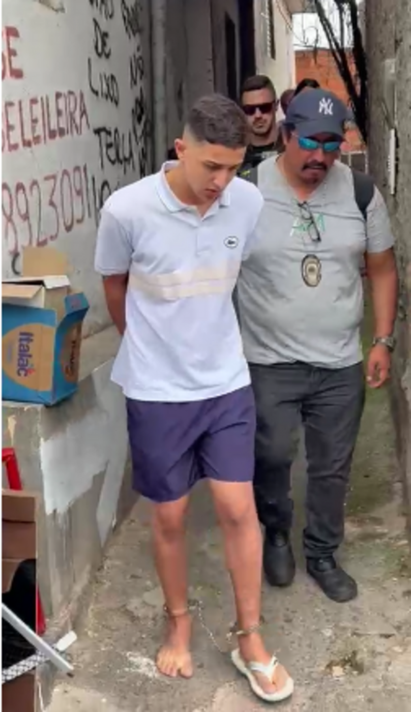 Suspeito de envolvimento no assalto a Maria Prata sendo preso