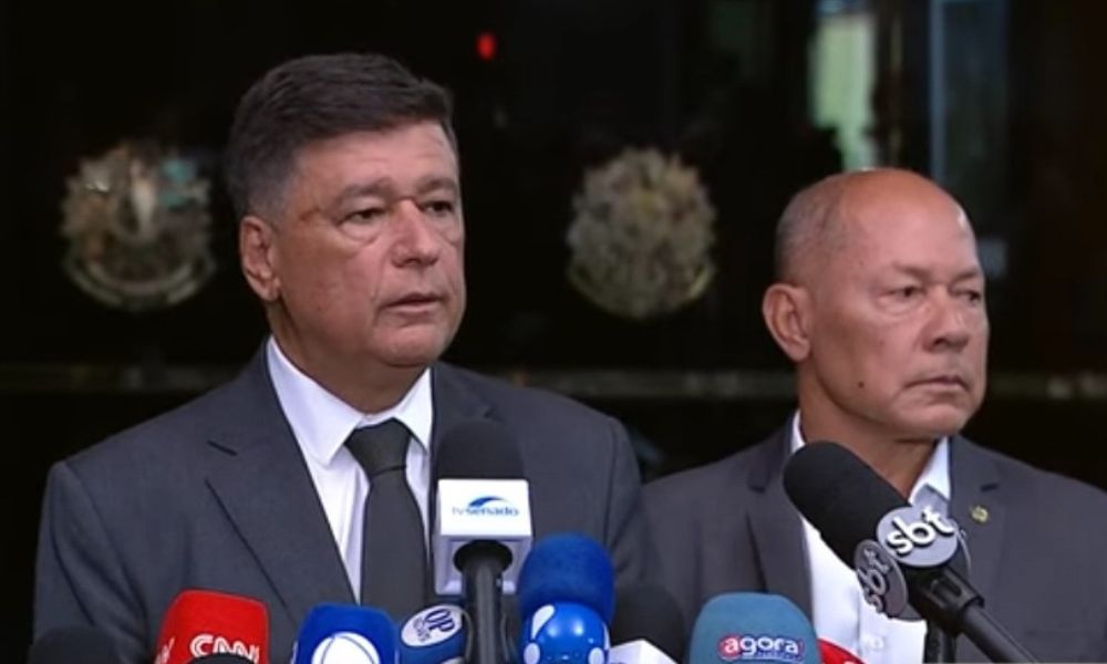 Carlos Viana na entrevista coletiva