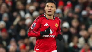 Casemiro anuncia saída do Manchester United