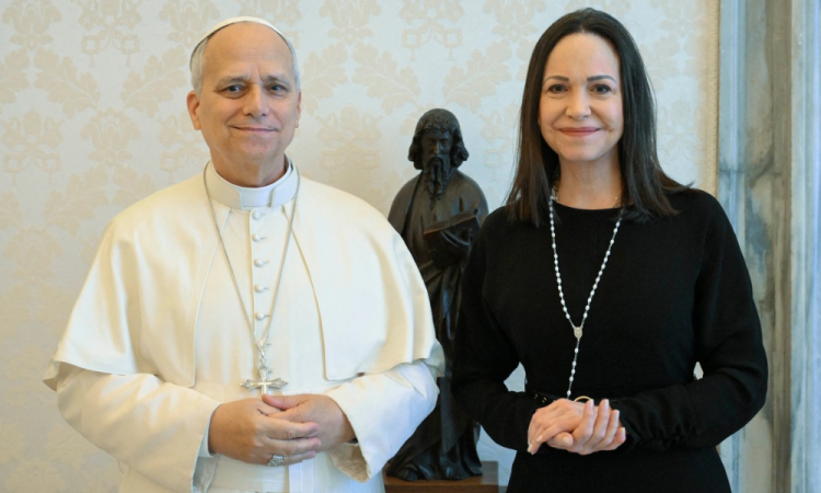 ​Papa Leão XIV recebe a líder opositora da Venezuela María Corina Machado no Vaticano