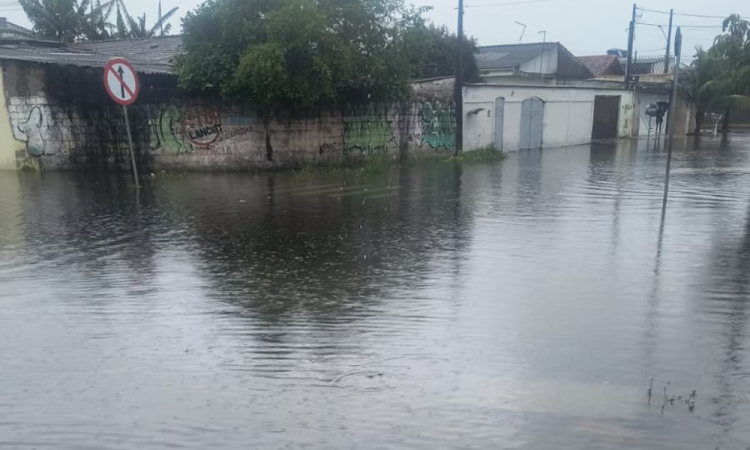 Alagamento em Mongaguá, na Baixada Santista