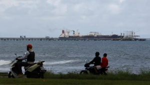Petroleiros rompem bloqueio naval dos EUA na Venezuela em ação coordenada