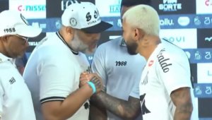 Gabigol é cobrado por membros de organizada durante apresentação: ‘Mó galera não te quer’