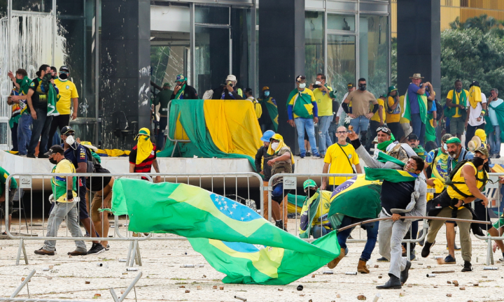 Manifestantes invadem Congresso, STF e Palácio do Planalto