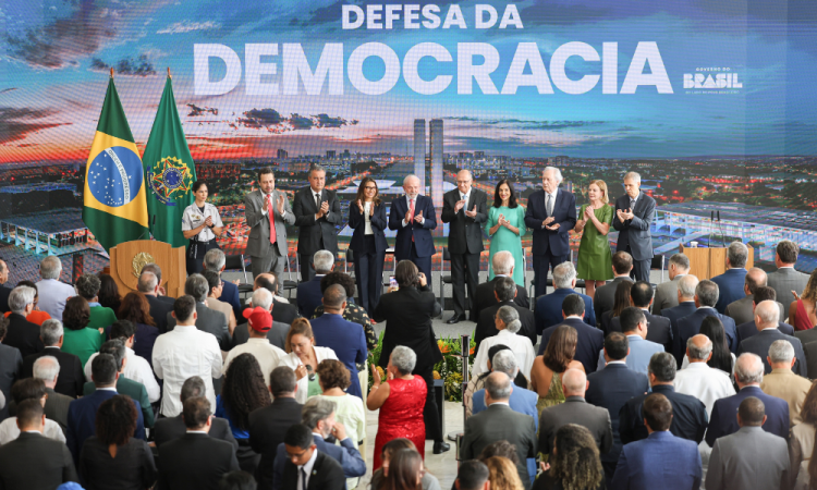 Presidente Lula participa de cerimônia que relembra ataques às sedes dos Três Poderes, em 2023
