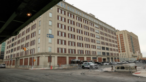Vista do Centro de Detenção Metropolitano no bairro do Brooklyn, na cidade de Nova York