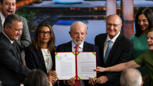 Presidente Lula assina veto integral ao PL da Dosimetria durante cerimônia relativa aos atos antidemocráticos de 8 de Janeiro