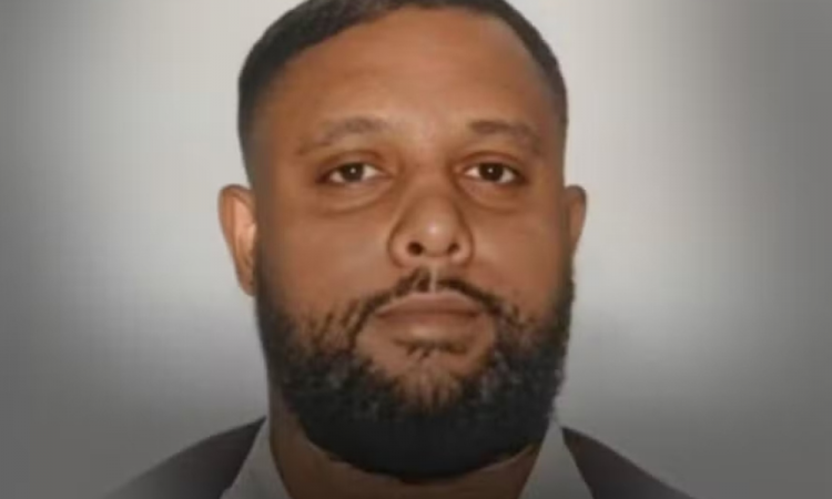 Vítima, identificada como Rafael Ventura Martins, de 32 anos, jantava com sua companheira no estabelecimento 'Caldinho do Nenen' quando o crime ocorreu