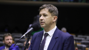 Deputado federal Eduardo Velloso (União-AC), alvo de operação da PF que apura suspeitas de desvios em emendas Pix