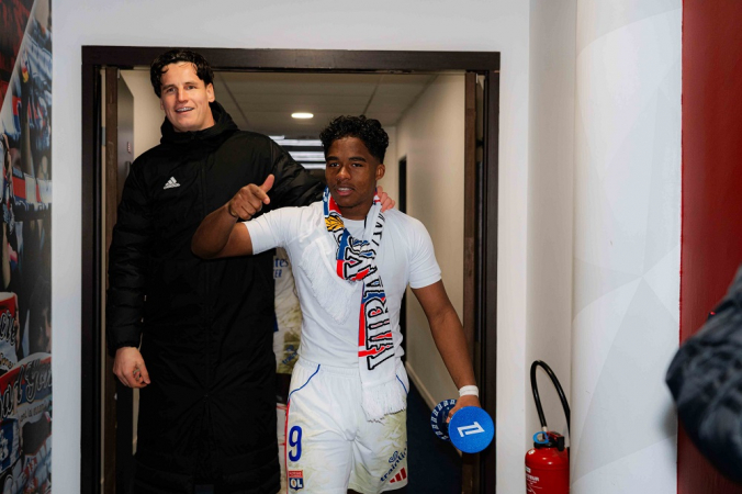 Endrick ganha elogios do técnico após bom início no Lyon: ‘Jogador único’