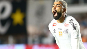 Gabigol comemora gol