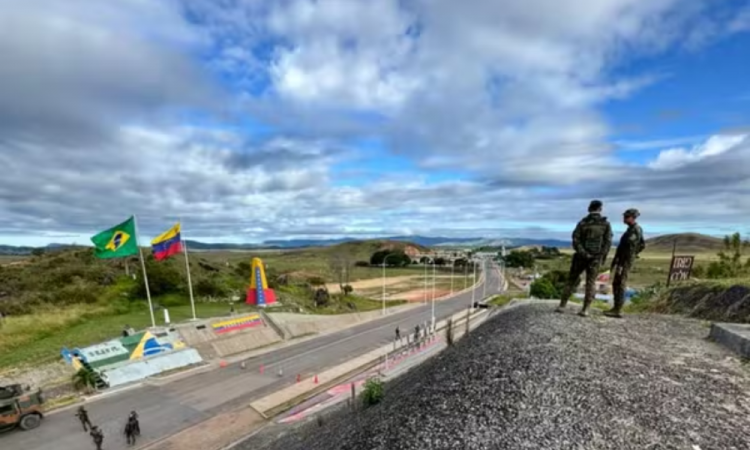 Militares do Exército na fronteira do Brasil com a Venezuela, após ataque do EUA no país vizinho — Foto: PM/Divulgação