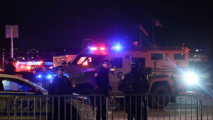 Uma comitiva transportando o ex-presidente venezuelano Nicolás Maduro deixa o heliporto Westside em Nova York em 3 de janeiro de 2026. O presidente venezuelano Nicolás Maduro chegou na noite de sábado a uma base militar nos Estados Unidos após sua captura pelas forças americanas em Caracas. Maduro foi visto cercado por agentes do FBI enquanto descia as escadas de embarque de um avião do governo americano em uma instalação da Guarda Nacional do estado de Nova York e era escoltado lentamente pela pista.