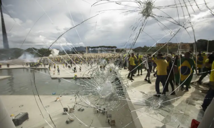 08.01.2023-Golpistas invadem e depredam Palácio do Planalto, STF e Joedson Alves/Agencia Brasil