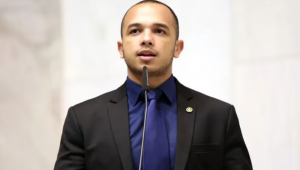 Ex-deputado Douglas Garcia se envolve em briga com manifestantes na Faculdade de Direito da USP