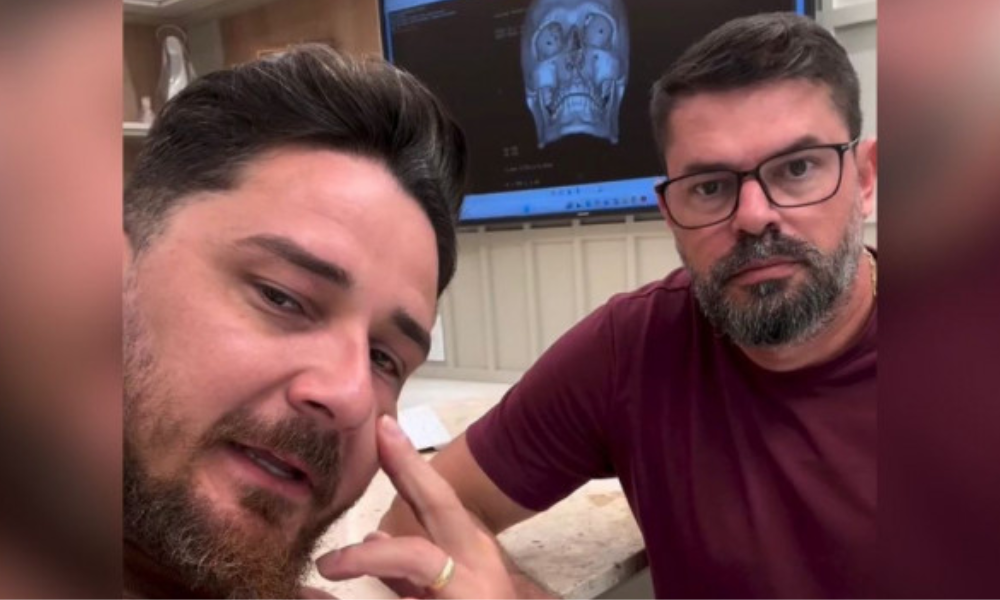 Johnny e o marido dele, Cleiton Zanatta, foram vítimas de agressões no último dia 27 de dezembro, na praia de Porto de Galinhas, no litoral sul do Estado (Foto: Reprodução/Instagram @johnnyandradepersonal)