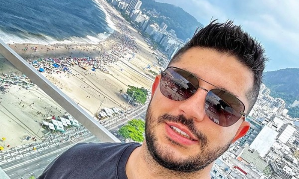 Médico Vinicius dos Santos Oliveira, de 35 anos, morreu baleado em Barueri — Foto: Divulgação/Prefeitura de Cotia