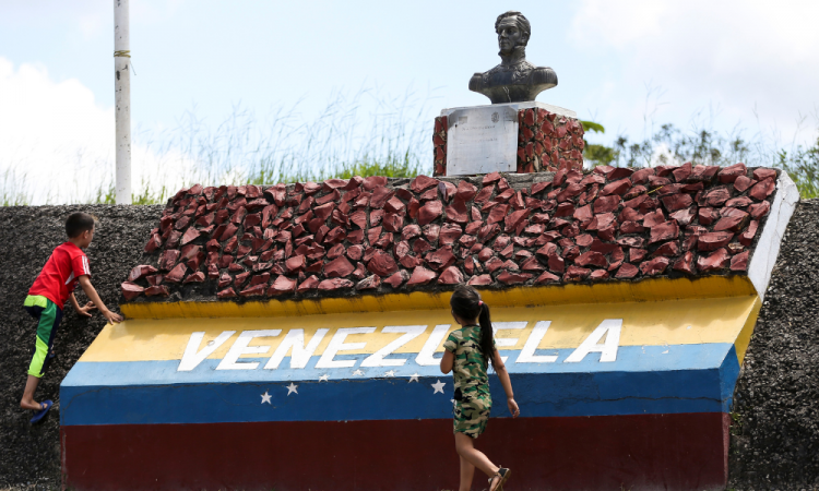 ​Sanções dos EUA contribuíram para colapso econômico na Venezuela, dizem especialistas 