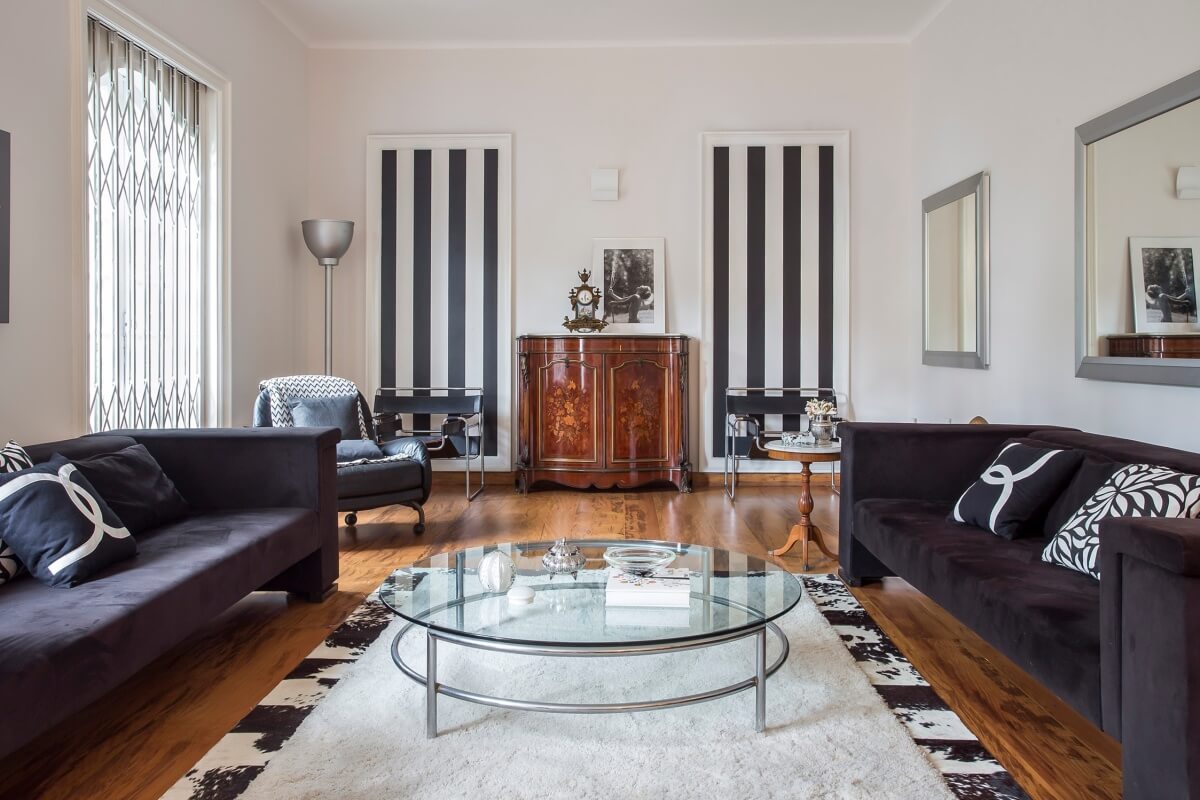 O maximalismo se revela na curadoria consciente de objetos, cores e afetos que dialogam entre si 