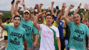 Nikolas Ferreira em caminhada