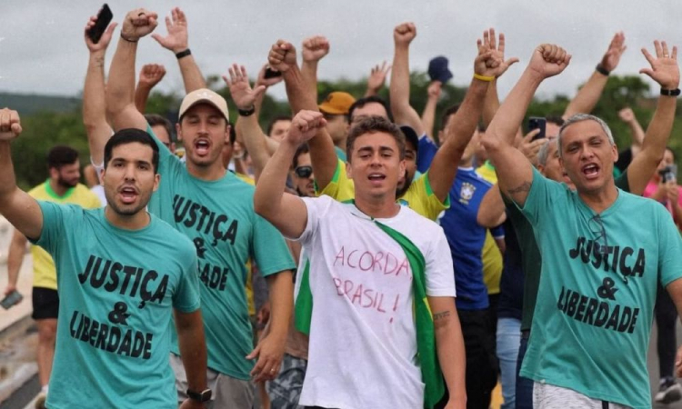 nikolas-ferreira-em-caminhada--750x450 Vídeo mostra Nikolas Ferreira vestindo colete à prova de balas durante caminhada