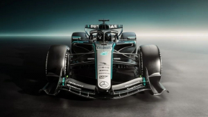 carro preto e cinza da mercedes para temporada de 2026