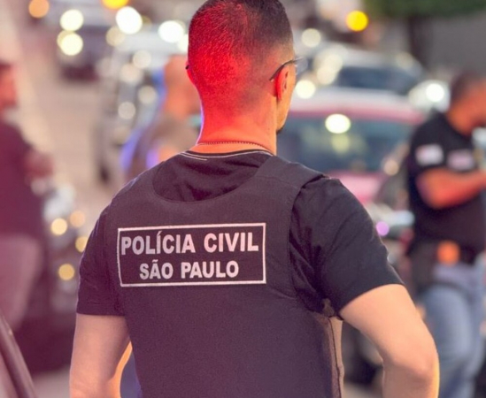 Policial Civil de São Paulo de costas