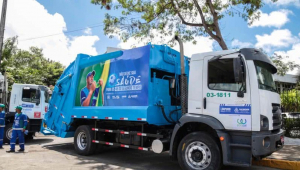 Mulher morre após ser atropelada por caminhão de limpeza durante o Carnaval de Salvador