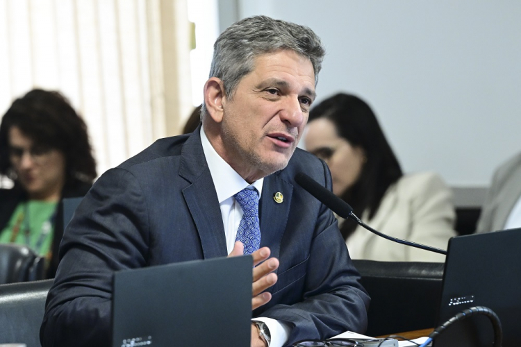 ​‘Prioridade é a redução da jornada de trabalho’, diz líder do PT no Senado