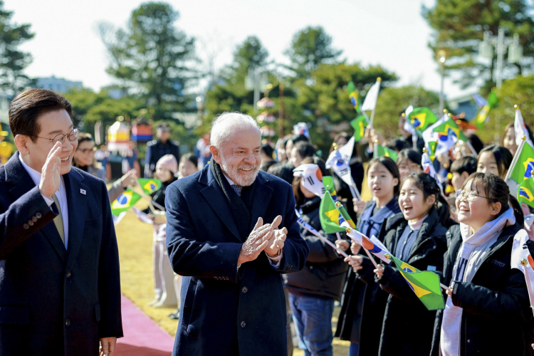 Na Coreia do Sul, Lula relaciona 8/1 à tentativa de golpe no país asiático