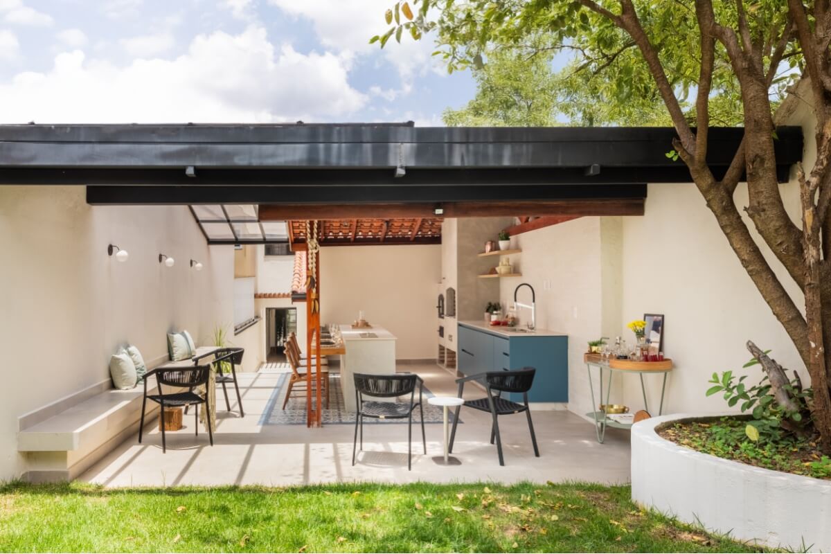 A cobertura garante proteção, bem-estar térmico, consumo energético e até identidade à construção 