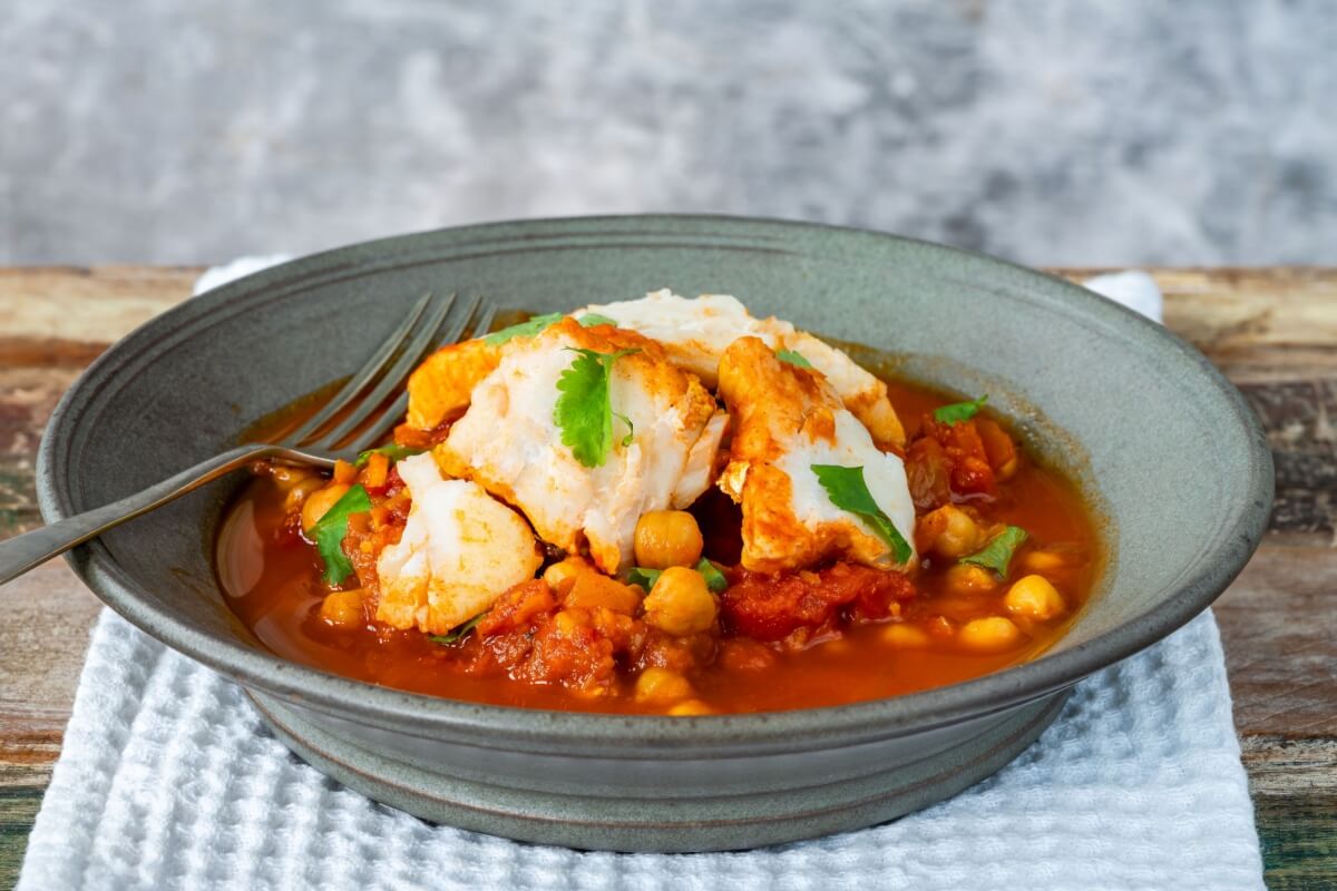 Ensopado de peixe com grão-de-bico 