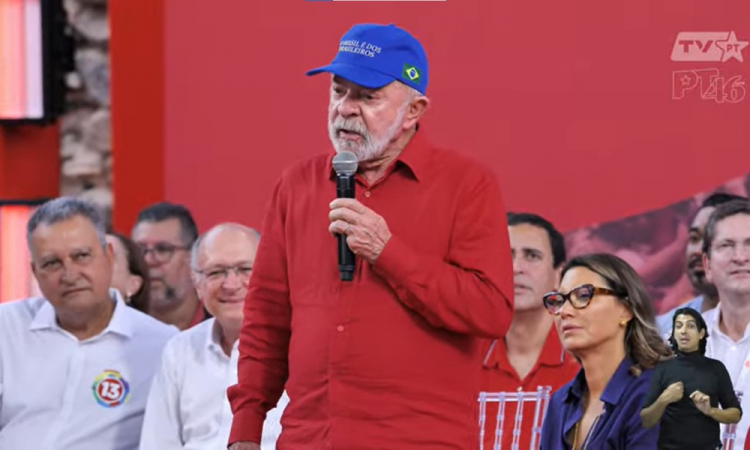 ​Lula afirma que brigas internas acabaram com o PT em ato na Bahia