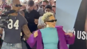 Doja Cat atrai multidão durante evento em shopping da Avenida Paulista