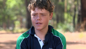 Austin Appelbee, menino que nadou por quatro horas para salvar sua família na Austrália