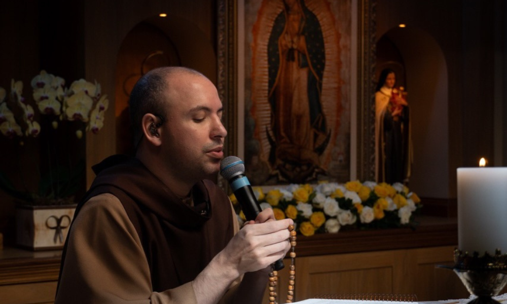 Sacerdote Frei Gilson inicia Quaresma com oração do Santo Rosário