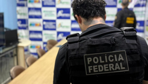 Polícia Federal durante a Operação Zona Cinzenta, que investiga suspeitas de irregularidades na administração dos recursos do RPPS/AP
