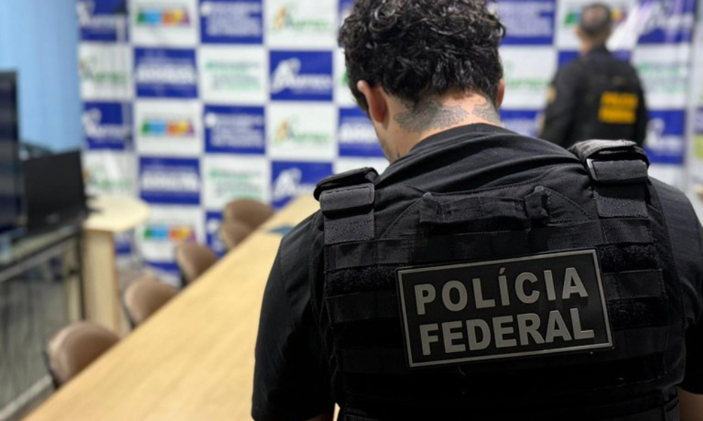 Polícia Federal durante a Operação Zona Cinzenta, que investiga suspeitas de irregularidades na administração dos recursos do RPPS/AP