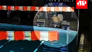 Veja momento em que professora passa mal em piscina antes de morrer em SP