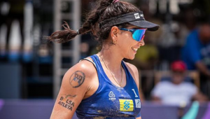 Carol Solberg é punida pela FIVB por comemorar prisão de Jair Bolsonaro