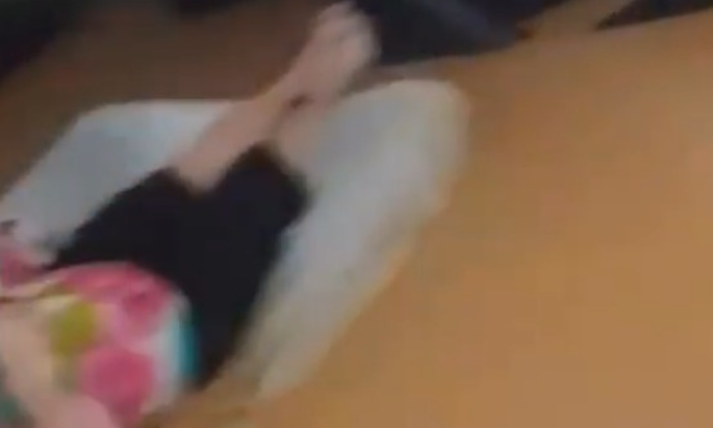 Idosos boiam em colchões após casa de repouso inundar em Ubá; veja vídeo