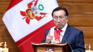 Presidente interino do Peru, José María Balcázar, discursando após sua eleição no Congresso Nacional em Lima