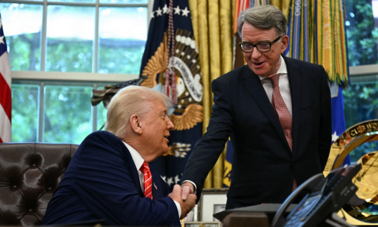 Presidente Donald Trump e o ex-embaixador do Reino Unido em Washington Peter Mandelson
