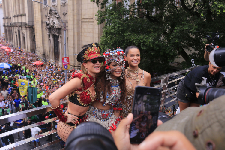 RJ - BLOCO/ANITTA - GERAL - Anitta se apresentou no Mega Bloco neste s&aacute;bado (21), no Centro do RJ. 21/02/2026 - Foto: CARLOS ELIAS JUNIOR/FOTOARENA/FOTOARENA/ESTAD&Atilde;O CONTE&Uacute;DO