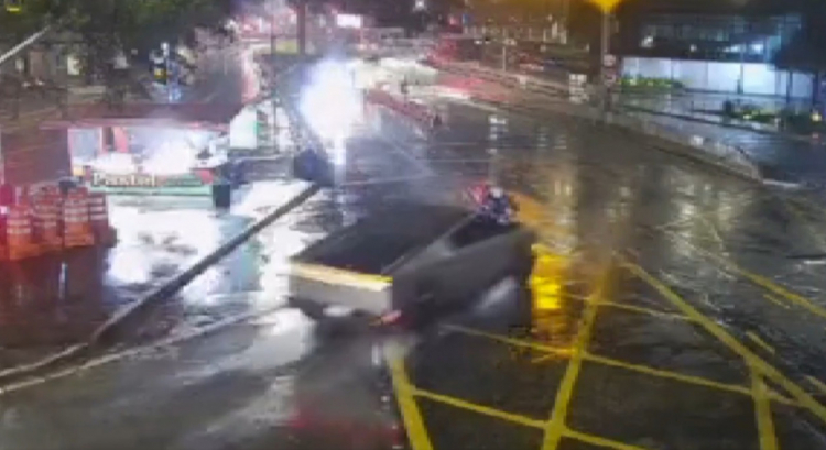 Acidente na zona sul de SP mata um homem, que se chocou com um carro da Tesla