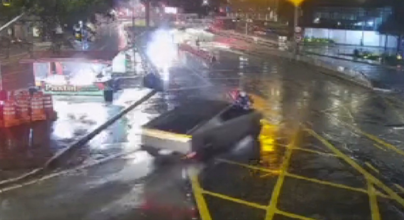 Acidente na zona sul de SP mata um homem, que se chocou com um carro da Tesla