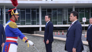 Hugo Motta (E) e Davi Alcolumbre (D) durante abertura da sessão no ano passado Fonte: Agência Câmara de Notícias