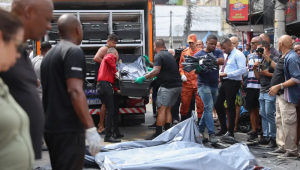 Rio de Janeiro (RJ), 29/10/2025 - Dezenas de corpos são trazidos por moradores para a Praça São Lucas, na Penha, zona norte do Rio de Janeiro. Operação Contenção. Foto: Tomaz Silva /Agência Brasil