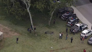 Corpo esquartejado de mulher é encontrado dentro de mala em córrego na zona sul de SP